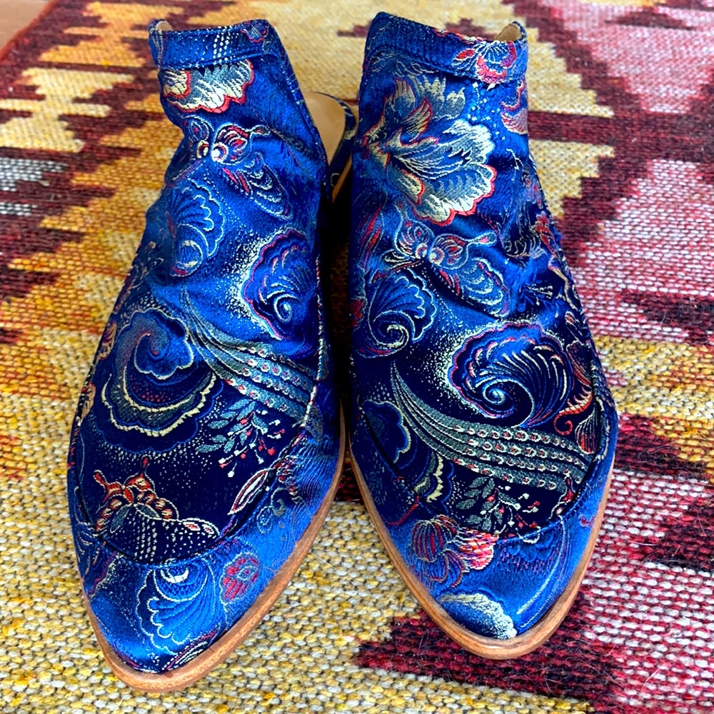 Very rare!  LuLaRoe slip on mules size 9B.